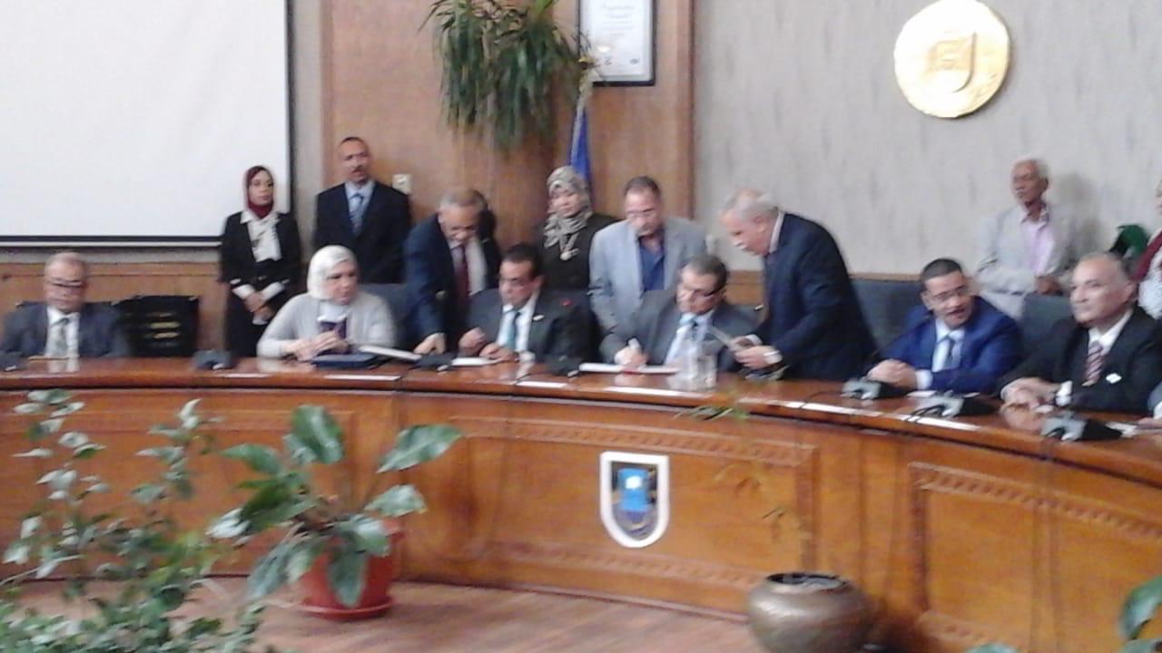 رئيس جامعة قناة السويس يستقبل وزير القوى العاملة لتوقيع بروتوكول تعاون (3)