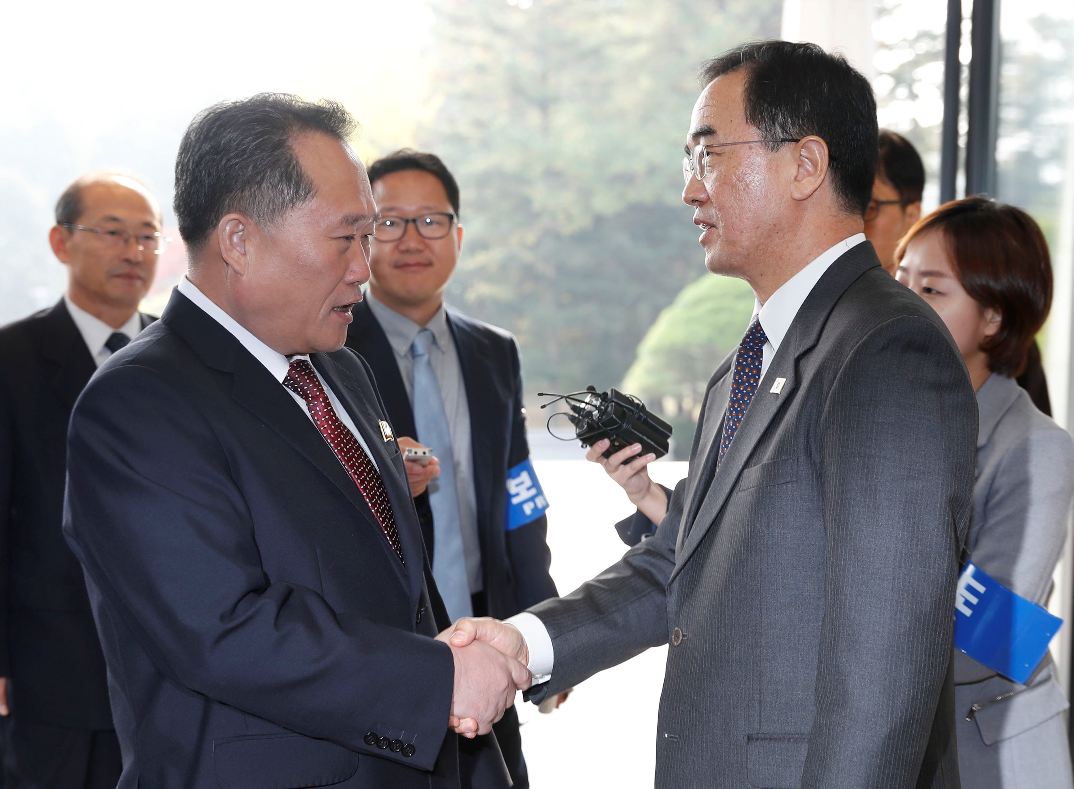 وزير الوحدة الكورى الجنوبى يستقبل المسؤول الشمالى