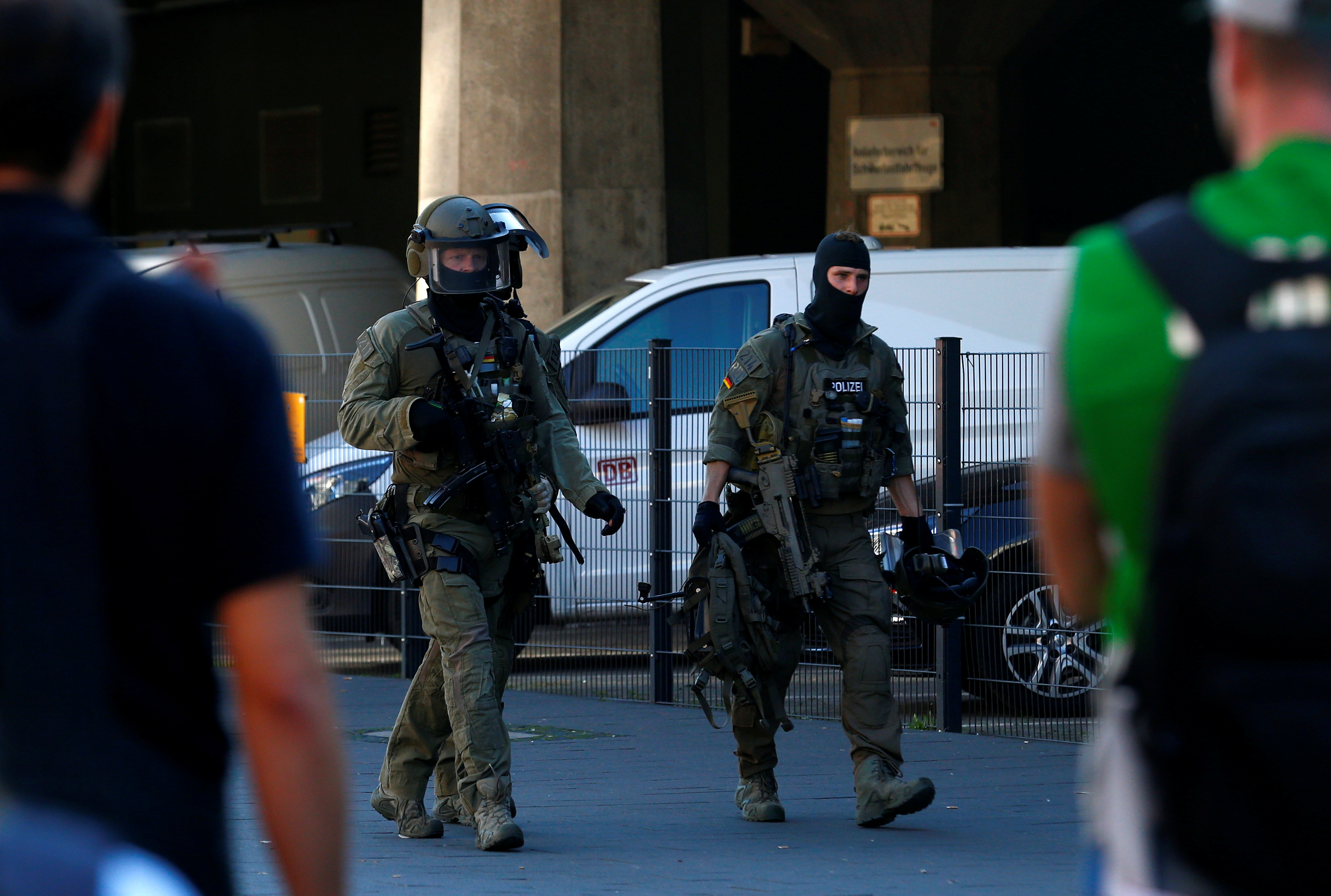 الشرطة الألمانية تمشط المنطقة المحيطة بمحطة كولونيا