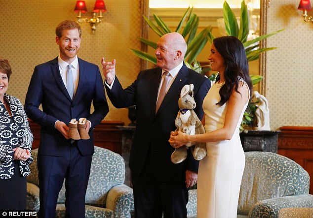 الأمير هاري وميجان يتلقون الهدية الأولى لمولودهم المستقبلي