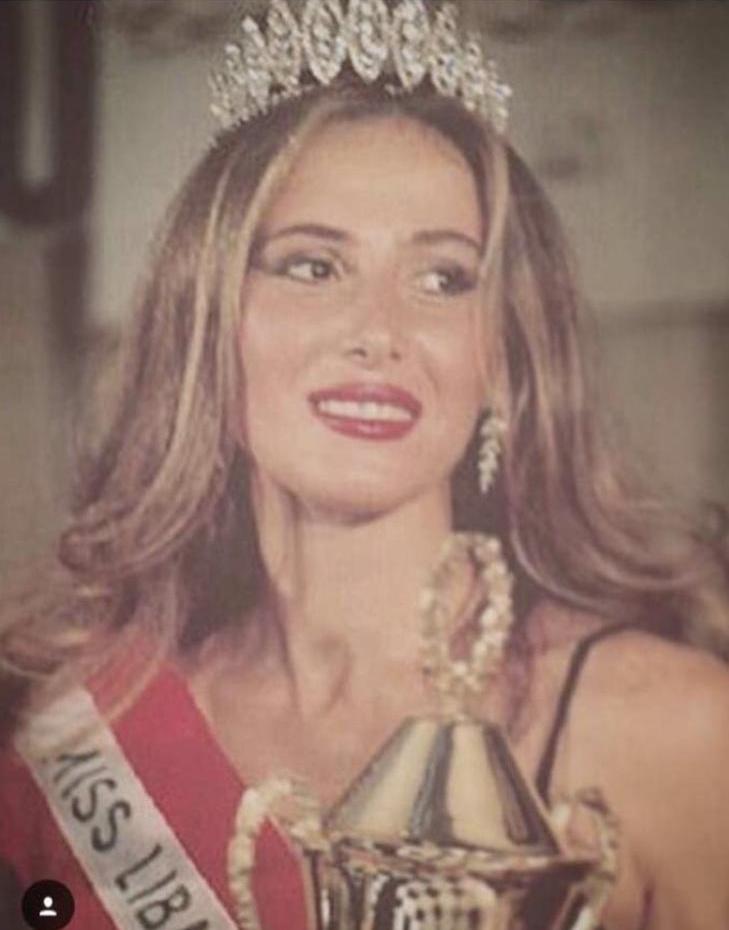 سوسن السيد خلال تتويجها ملكة جمال لبنان
