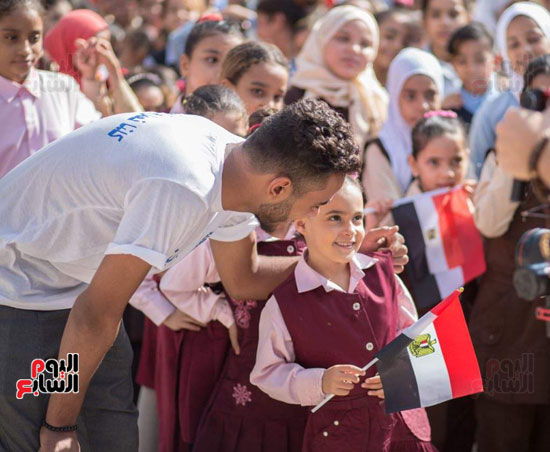 مستقبل وطن بالقاهرة توزع 1500 حقيبة مدرسية (4)