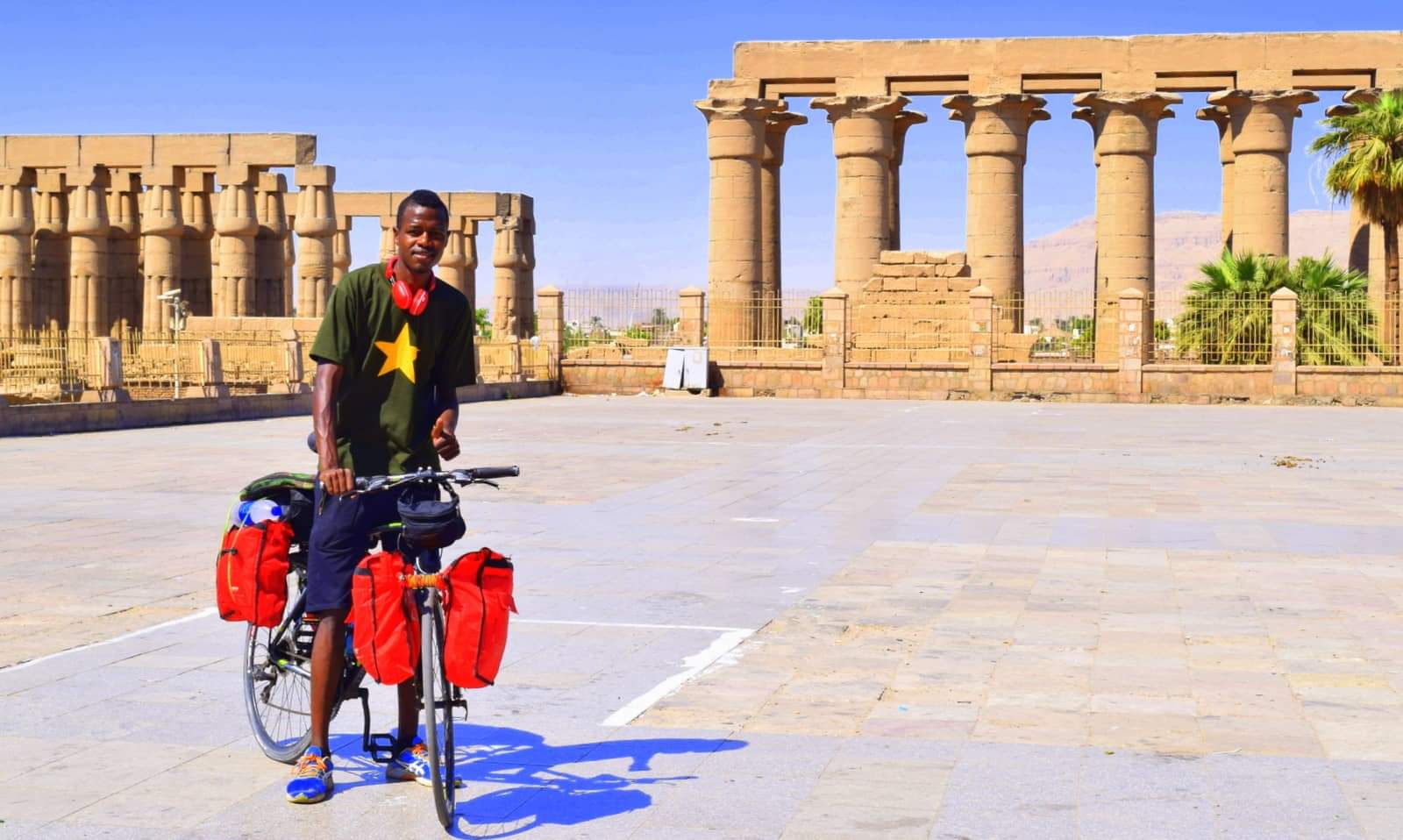 سيسيه النوبي شاب رحالة يروج للسياحة من القاهرة لأسوان بدراجته البخارية (1)