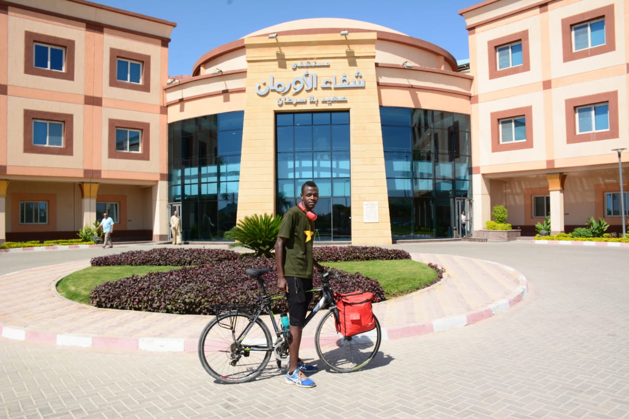 سيسيه النوبي شاب رحالة يروج للسياحة من القاهرة لأسوان بدراجته البخارية (4)
