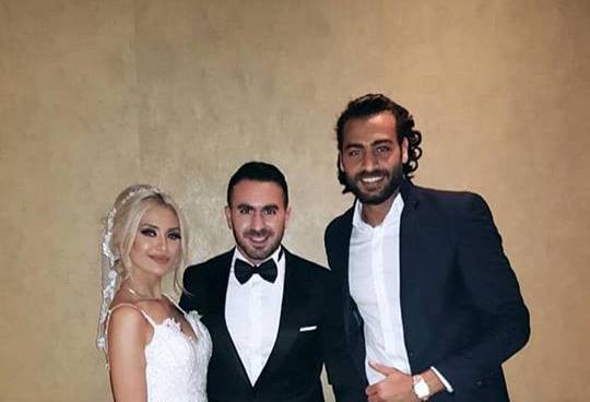 العروسان مع محمد أبو جبل