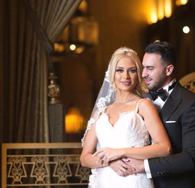 كريم جميل سعيد مع عروسته