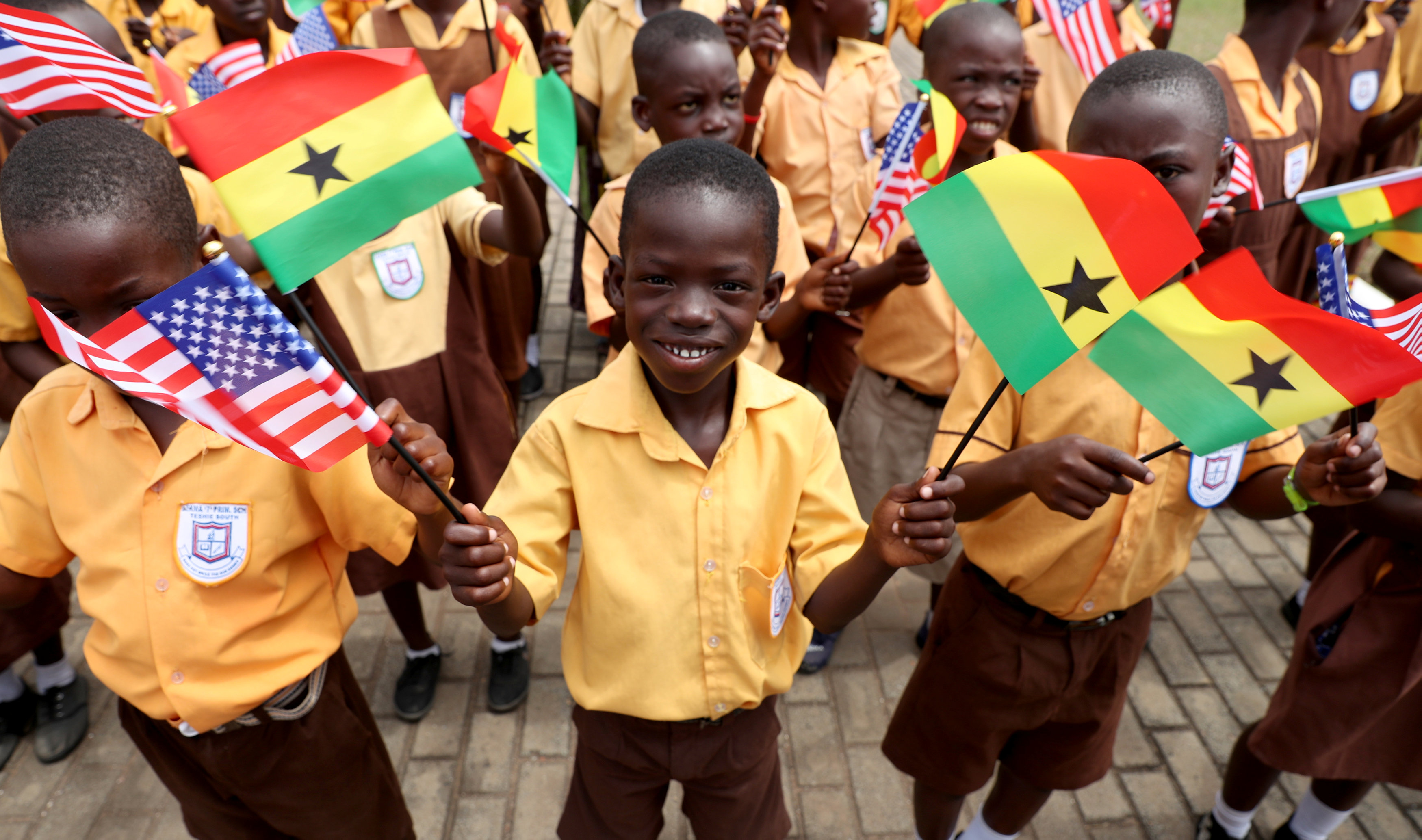 أطفال غانا فى استقبال ميلانيا