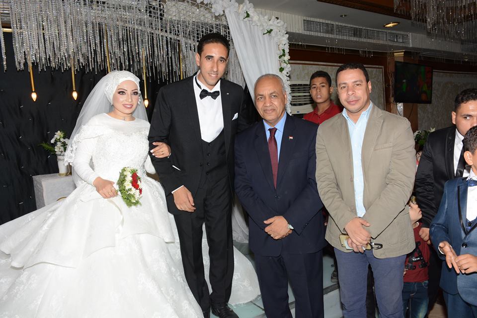 الكاتب الصحفى مصطفى بكرى والأستاذ صفوت عمران مع العريس محمد خيرى
