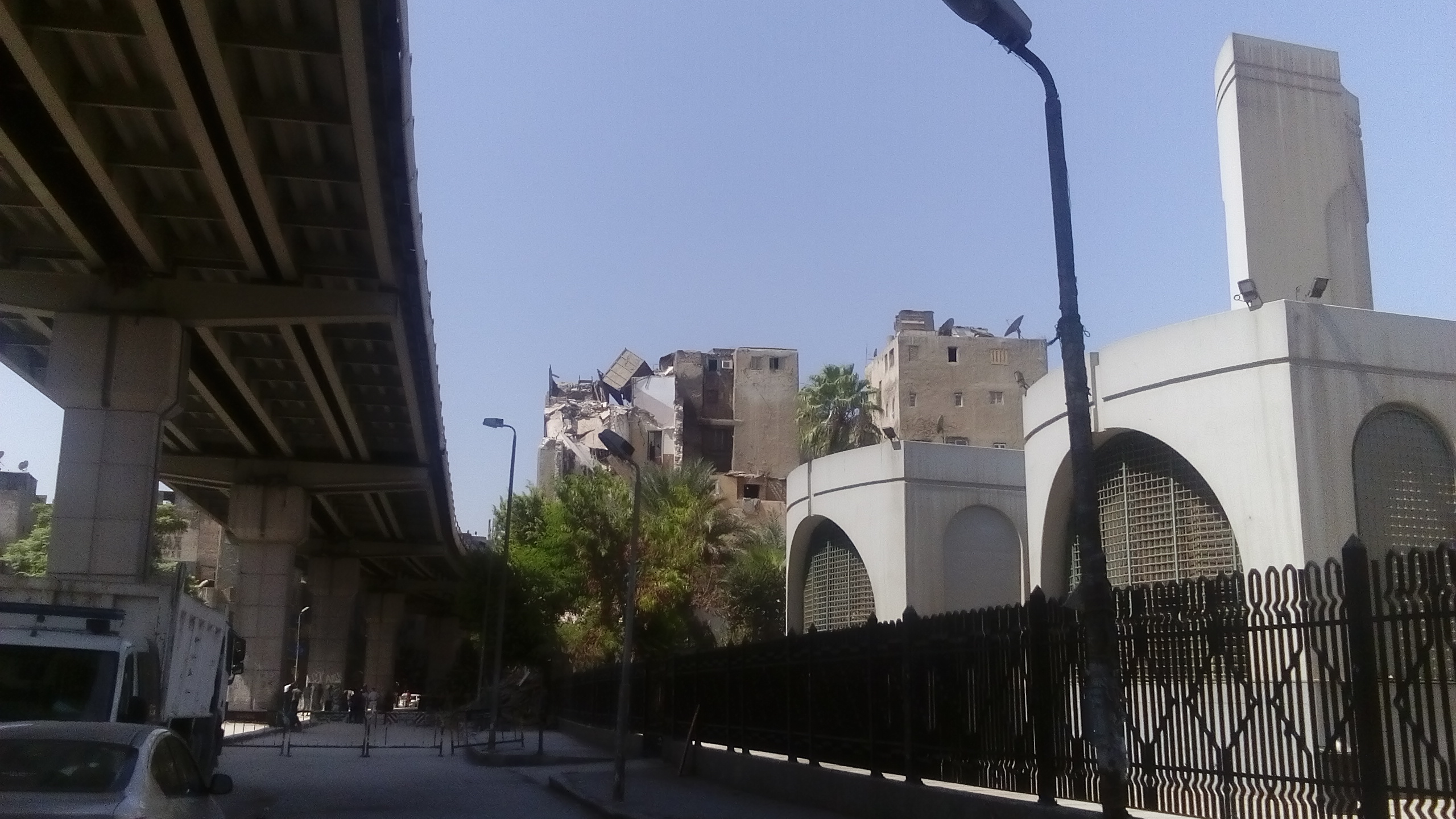 عقار الموسكى المنهار  (14)