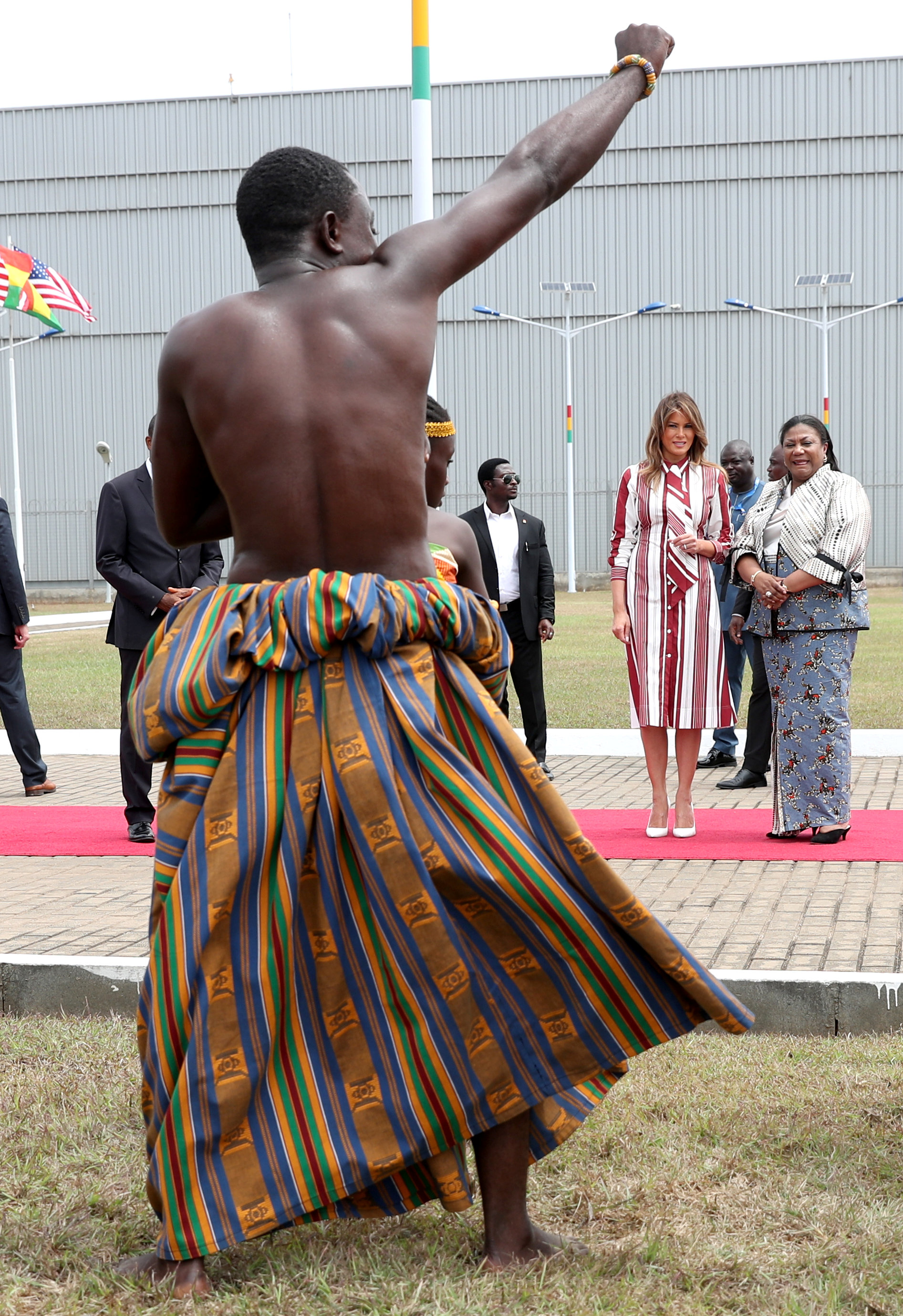 غانا هى أول محطة فى جولة سيدة أمريكا الأولى فى أفريقيا