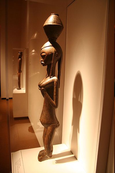 تمثال لأنثى من بمبارا - متحف سميثونيان