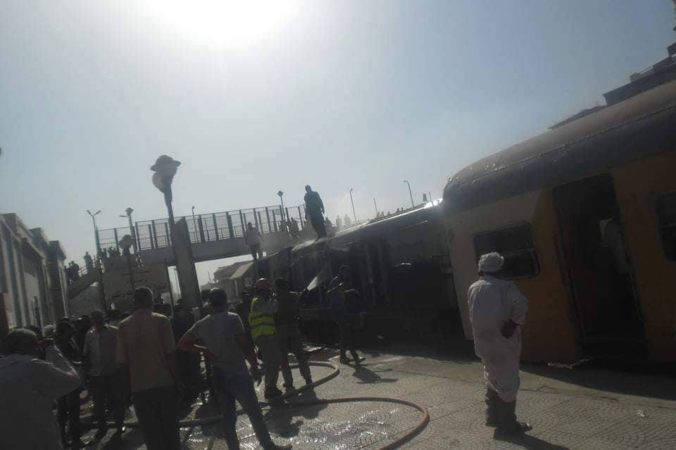 حريق بقطار داخل محطة أبو كبير (2)