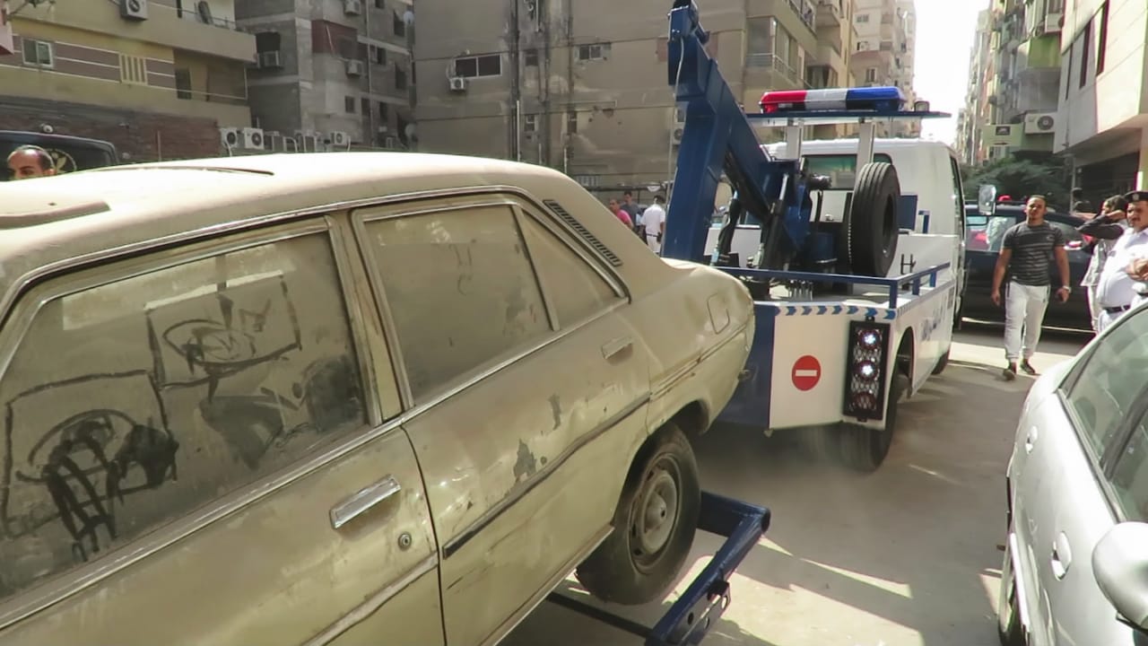 ازالة السيارات المتروكة بالشوارع