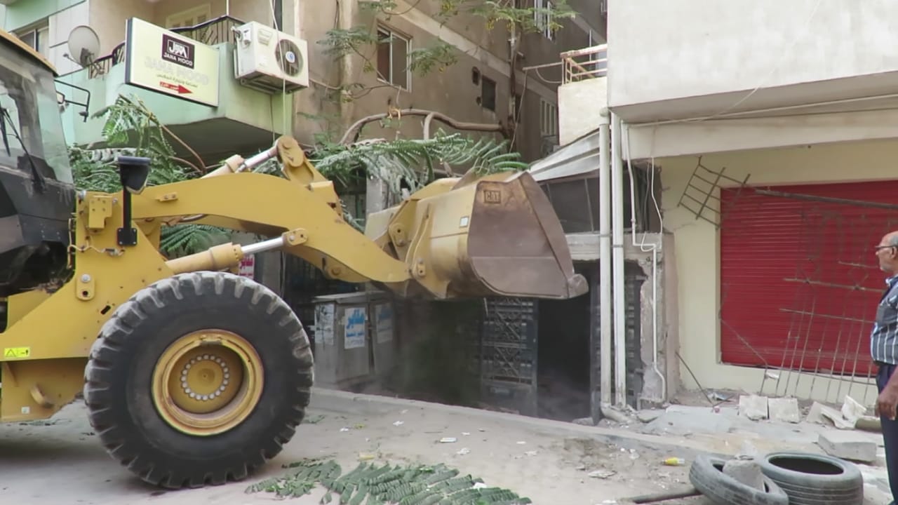 الاوناش ترفع الاشغالات من شوارع جسر السويس