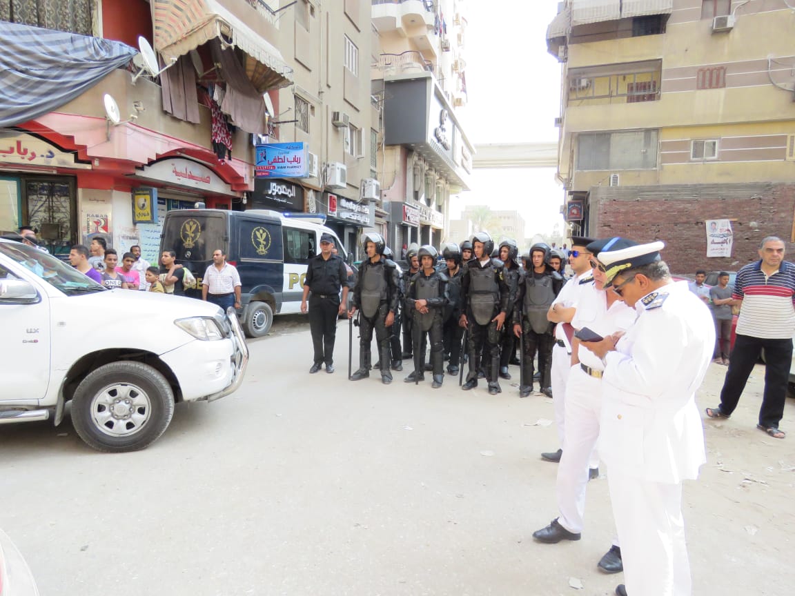 قوات الامن تداهم منطقة جسر السويس