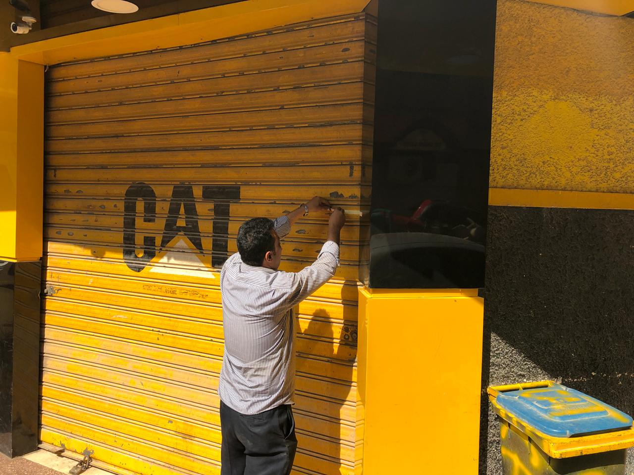 تشميع وغلق الجراجات المخالفة