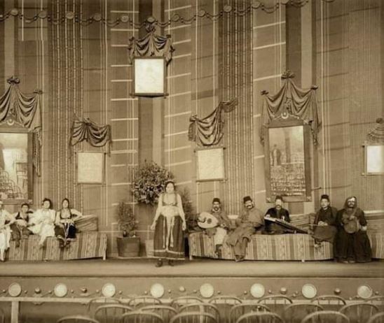 مسرح عام فى شارع المهدى بالقاهرة سنة 1908