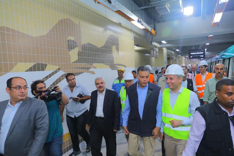وزير النقل يشهد بدء اختبارات التشغيل لمترو مصر الجديدة  (5)