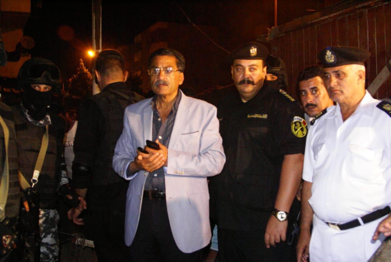 مدير امن الإسماعيلية يقود حملة ليلية لإزالة الإشغالات (3)