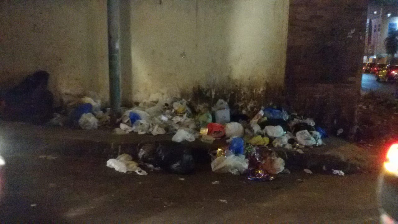 انتشار القمامة فى شارع المعسكر الرومانى بالإسكندرية (4)