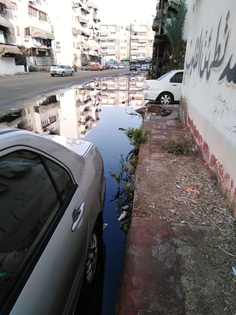 غرق شوارع المنطقة بمياه الصرف الصحى