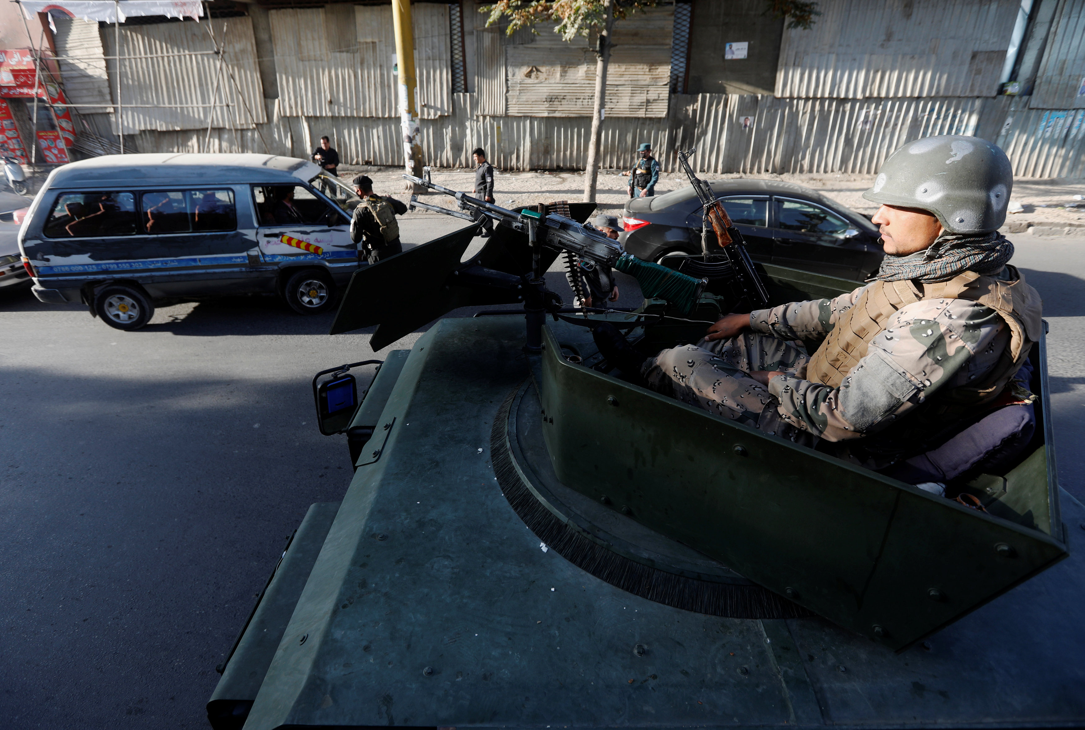 قوات الأمن ينتشرون فى شوارع أفغانستان