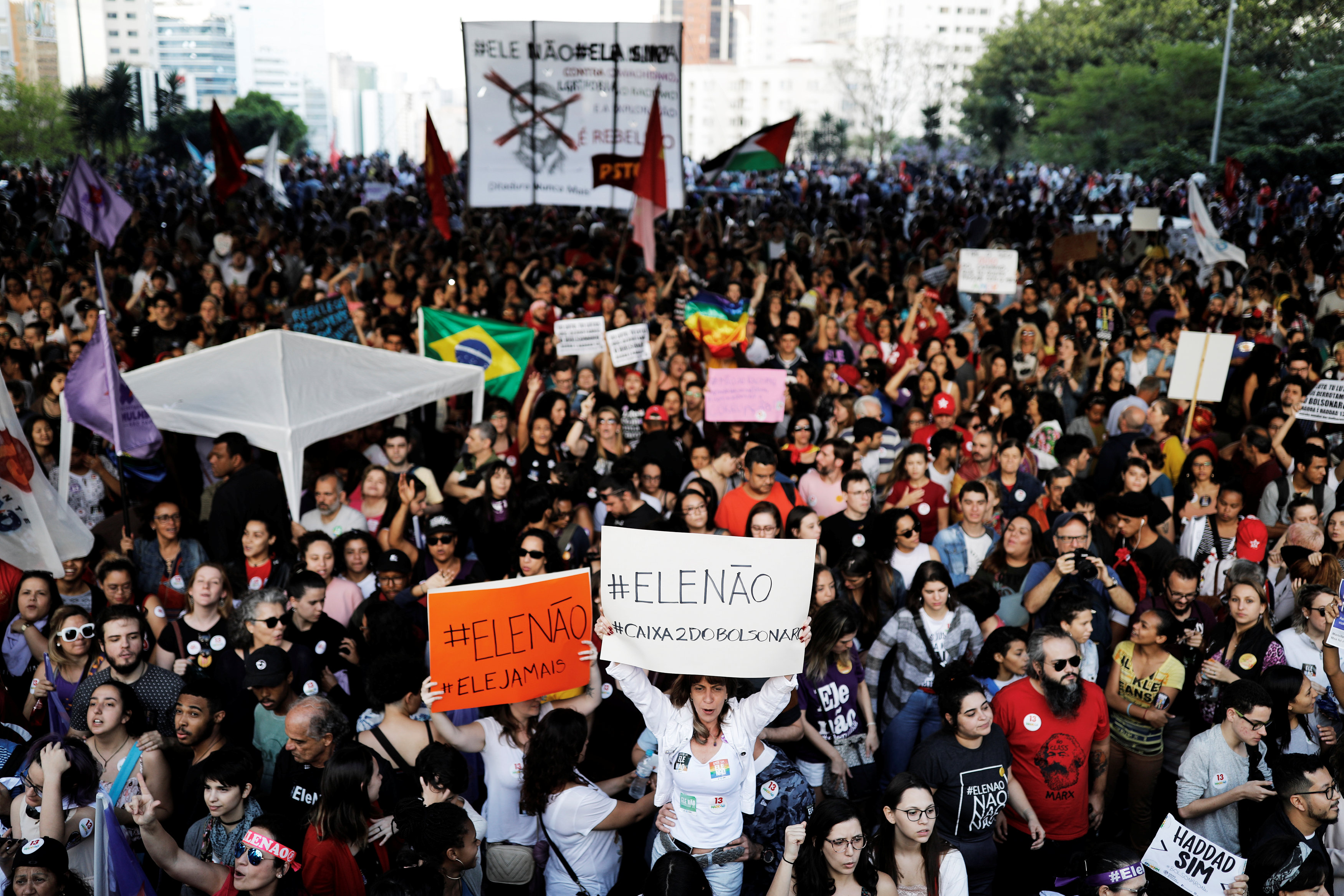احتجاجات رفضاً للمرشح الرئاسى اليمينى بولسونارو (7)