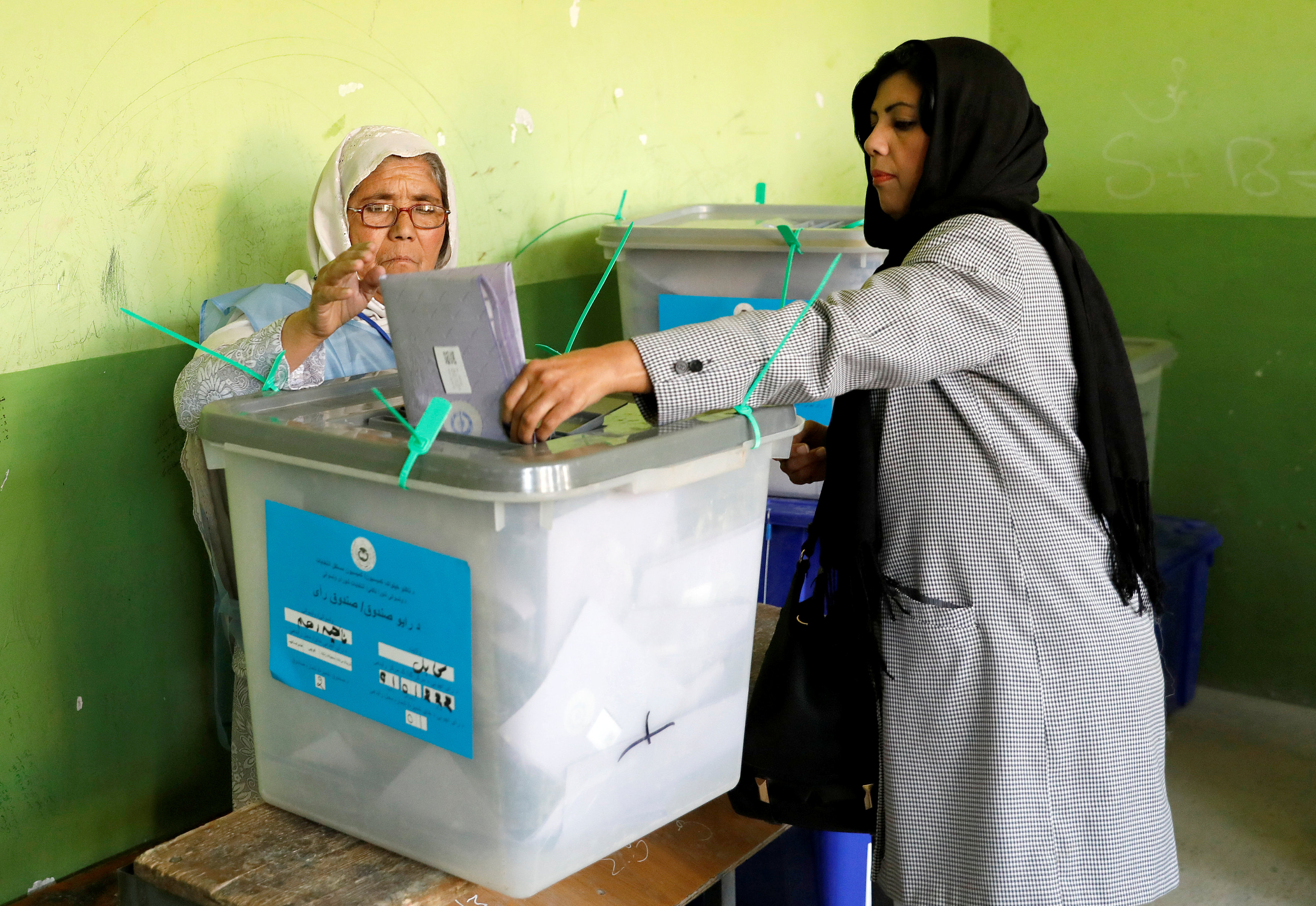 جانب من التصويت فى الانتخابات البرلمانية الأفغانية (3)