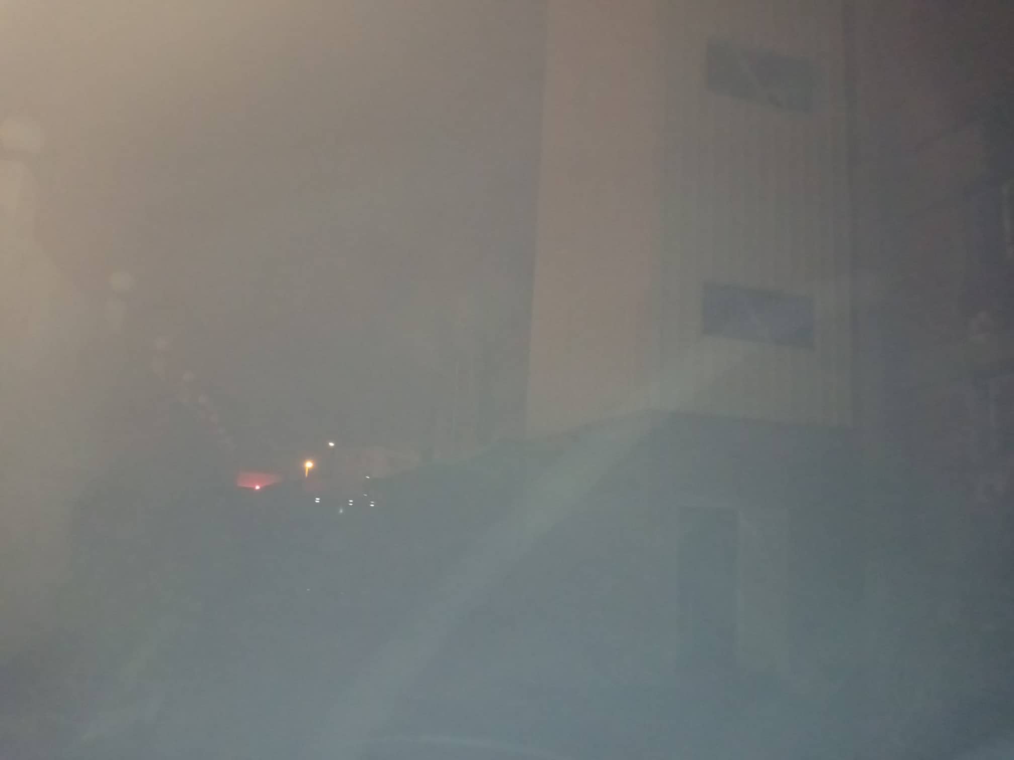 12 سيارة إطفاء للسيطرة على حريق بمصنع أدوات كهربائية بالعاشر من رمضان (3)