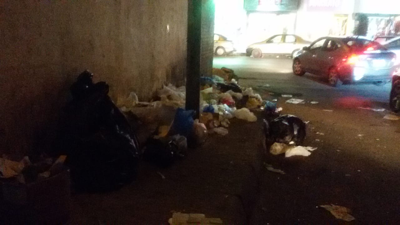 انتشار القمامة فى شارع المعسكر الرومانى بالإسكندرية (1)