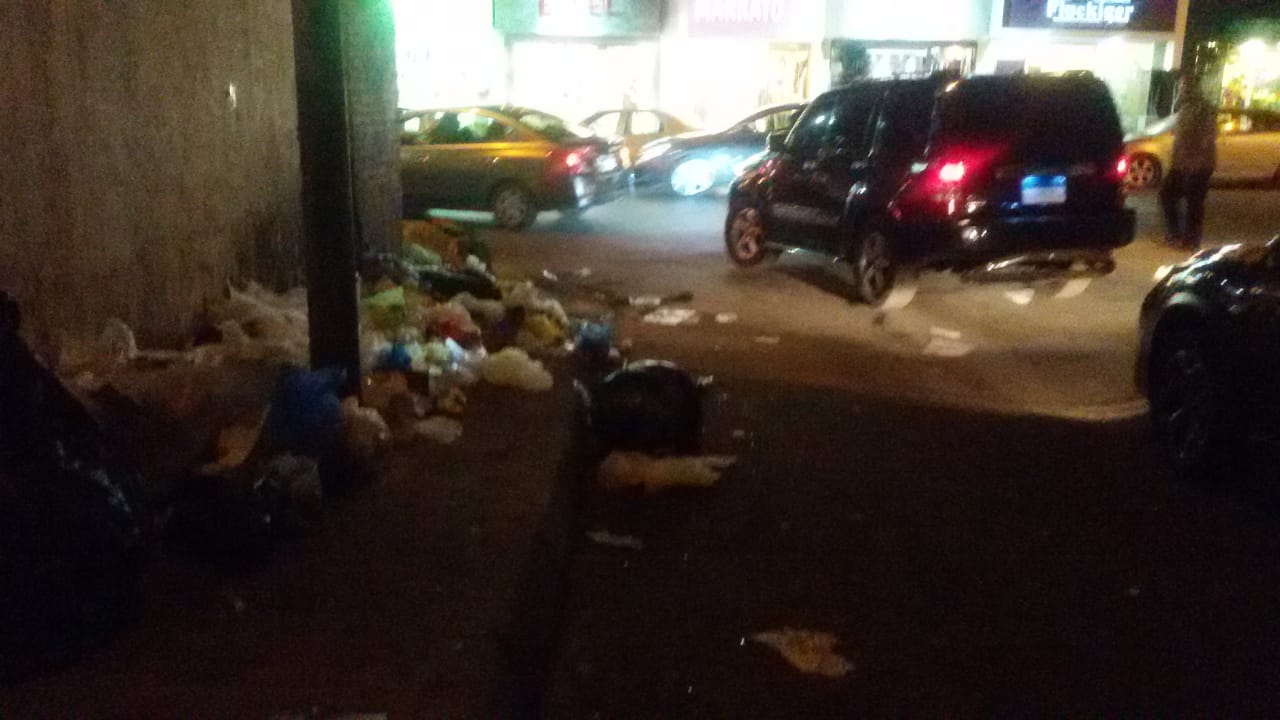 انتشار القمامة فى شارع المعسكر الرومانى بالإسكندرية (2)