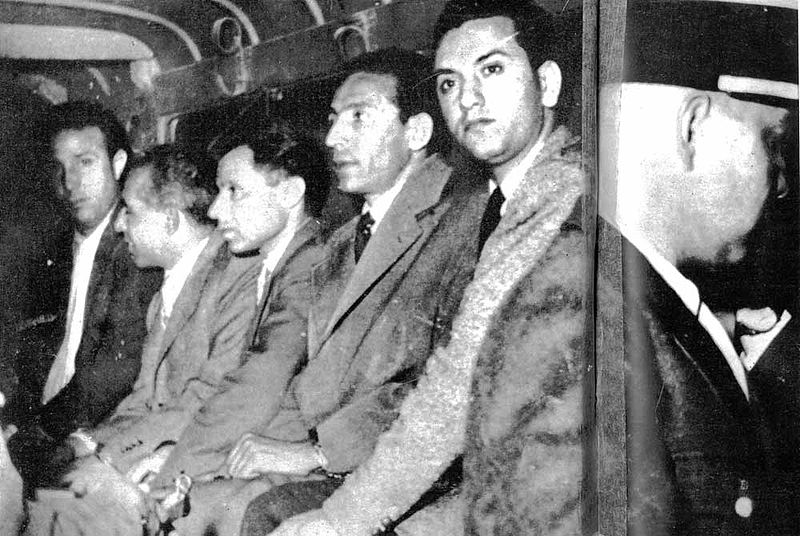 قادة الثورة الجزائرية بعد اعتقالهم