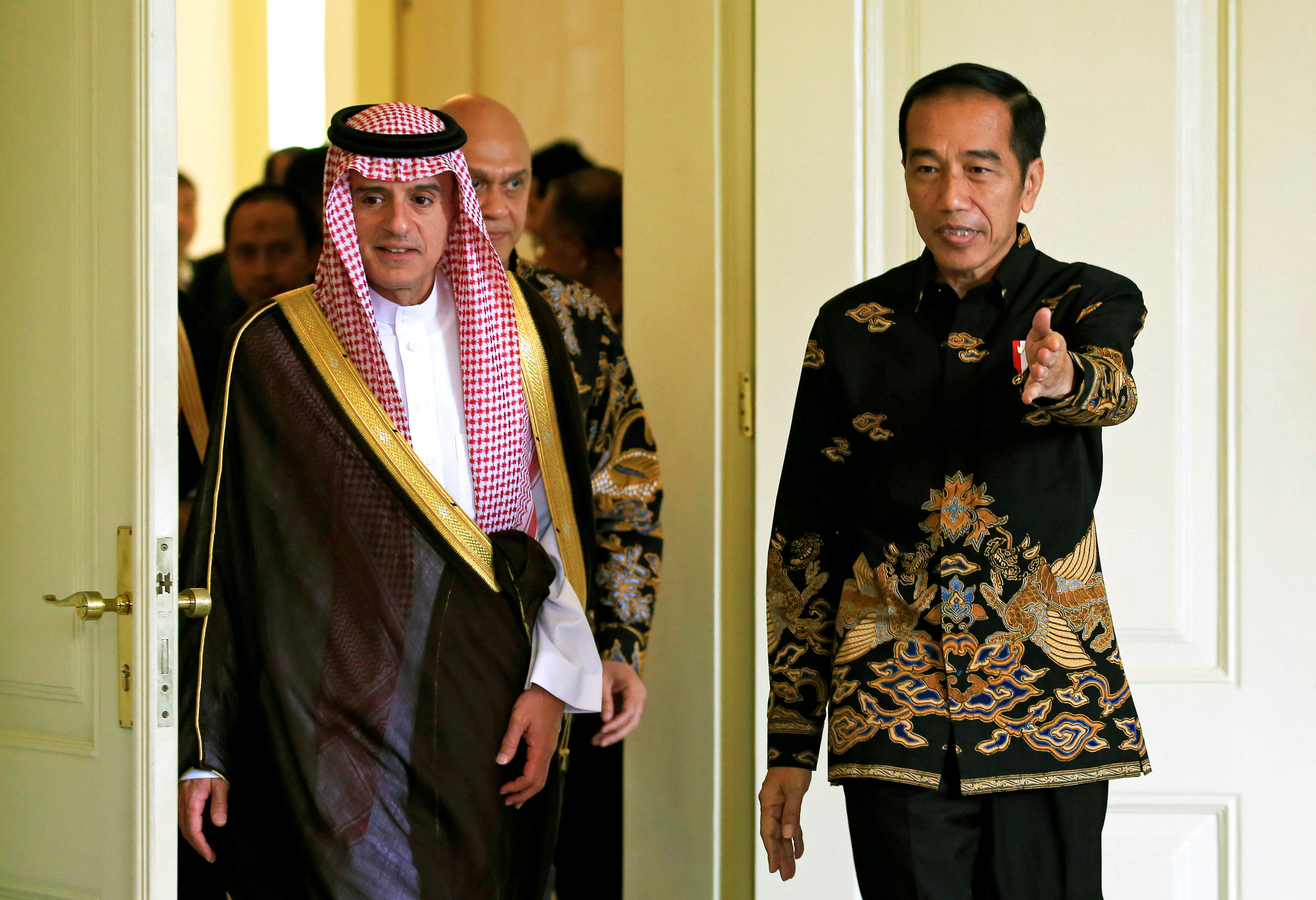 الرئيس الإندونيسى يرحب بوزير الخارجية السعودى