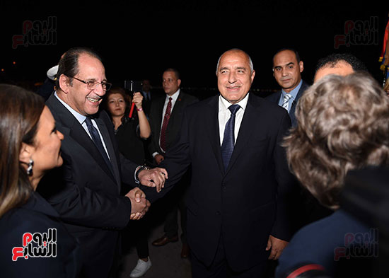 رئيس الوزراء يستقبل رئيس وزراء بلغاريا بمطار القاهرة (4)