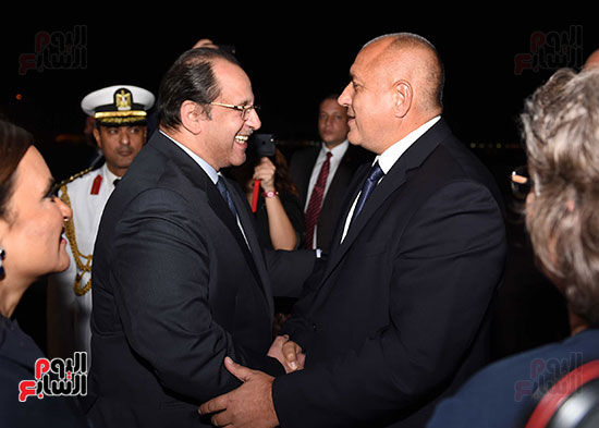 رئيس الوزراء يستقبل رئيس وزراء بلغاريا بمطار القاهرة (2)