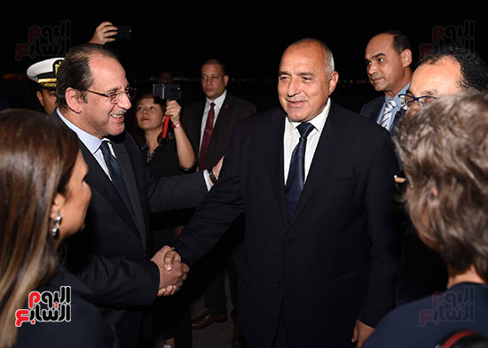 رئيس الوزراء يستقبل رئيس وزراء بلغاريا بمطار القاهرة (3)