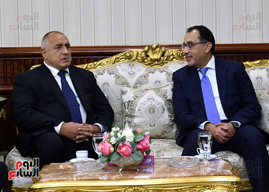 رئيس الوزراء يستقبل رئيس وزراء بلغاريا بمطار القاهرة (11)