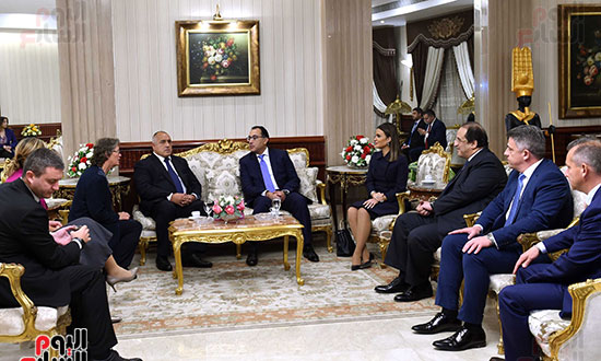 رئيس الوزراء يستقبل رئيس وزراء بلغاريا بمطار القاهرة (10)