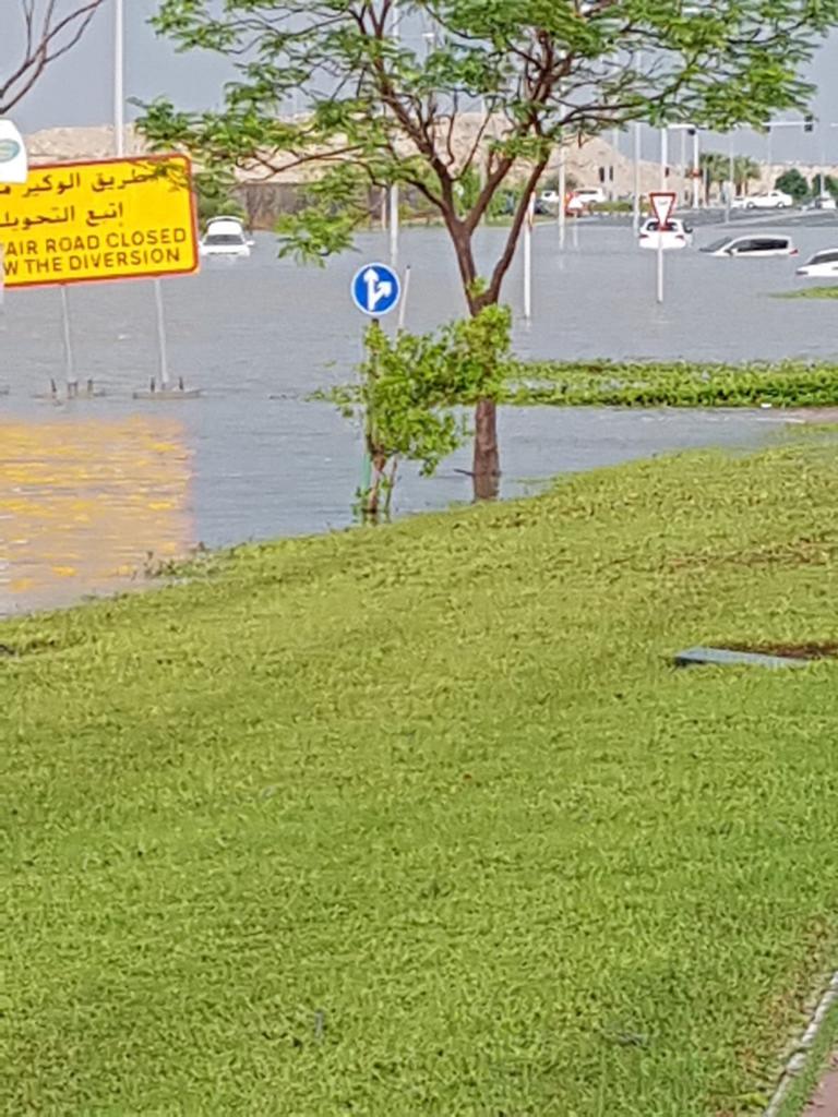 جانب من غرق السيارات فى قطر