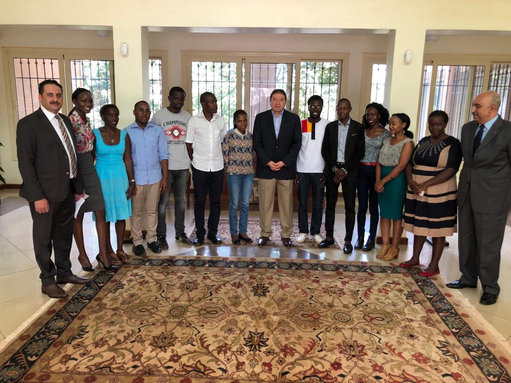 سفير مصر فى أوغندا يلتقى الشباب المشارك فى مؤتمر شباب العالم