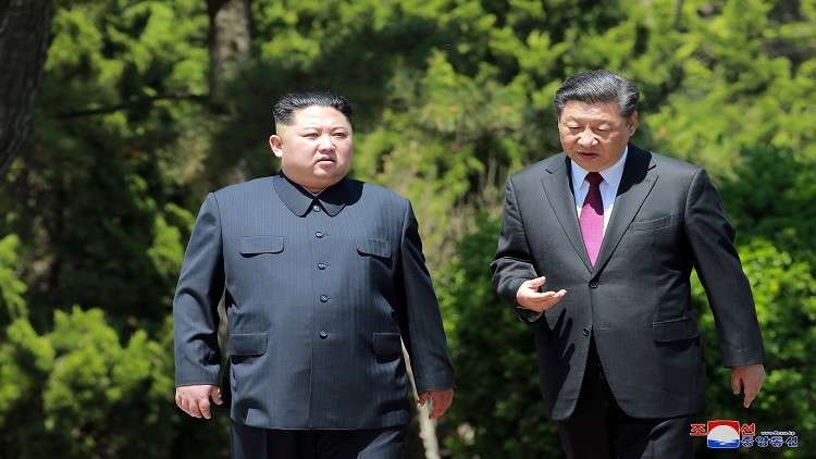 الرئيس الصينى شى جين بينج ونظيره الكورى الشمالى كيم جونج أون