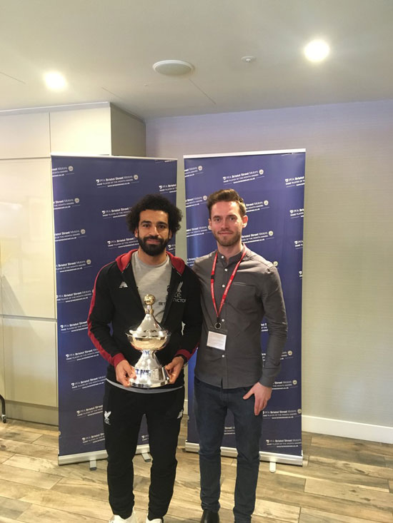 محمد صلاح يتسلم جائزة أفضل لاعب فى الدورى الإنجليزى من رابطة المحترفين (3)