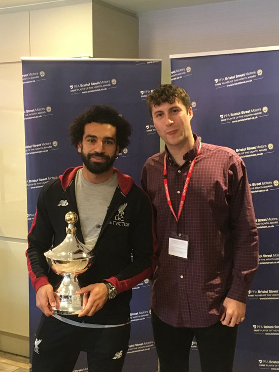 محمد صلاح يتسلم جائزة أفضل لاعب فى الدورى الإنجليزى من رابطة المحترفين (5)