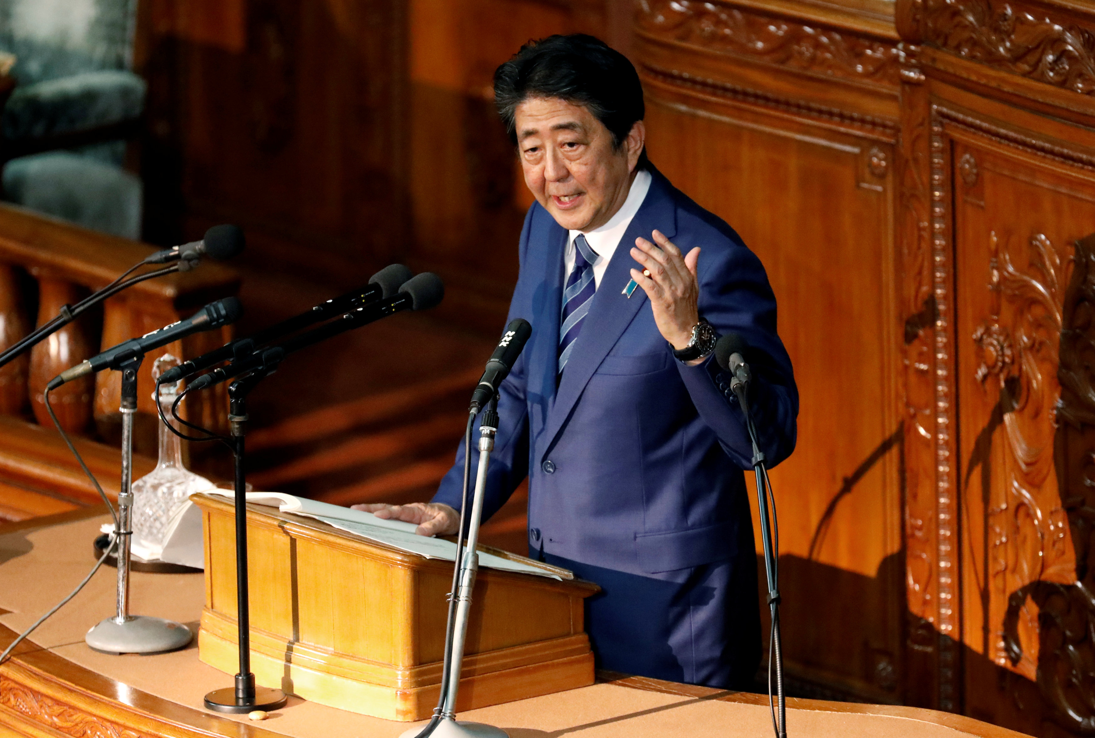 رئيس وزراء اليابان أمام البرلمان
