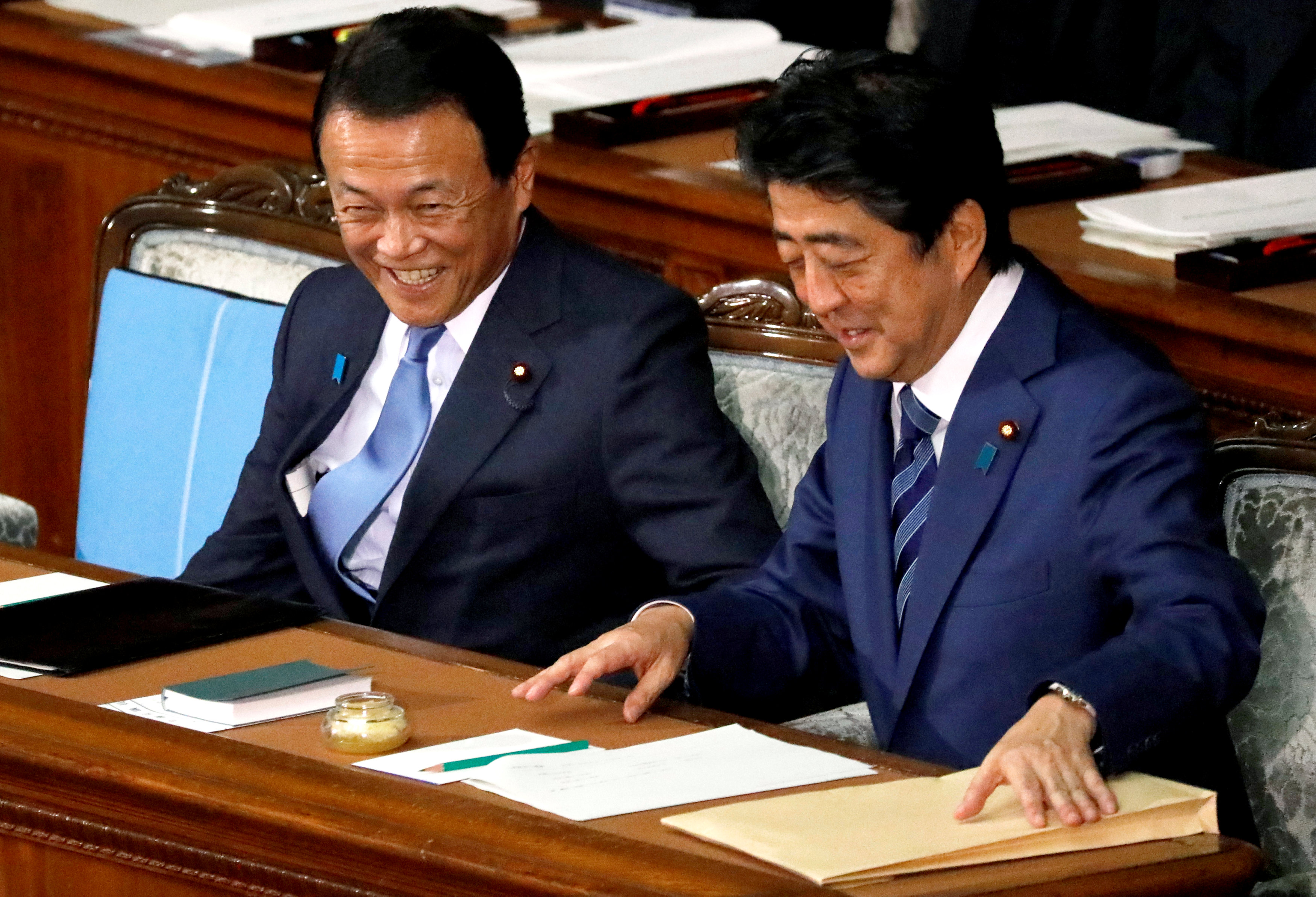 حديث باسم بين رئيس وزراء اليابان ونائبه