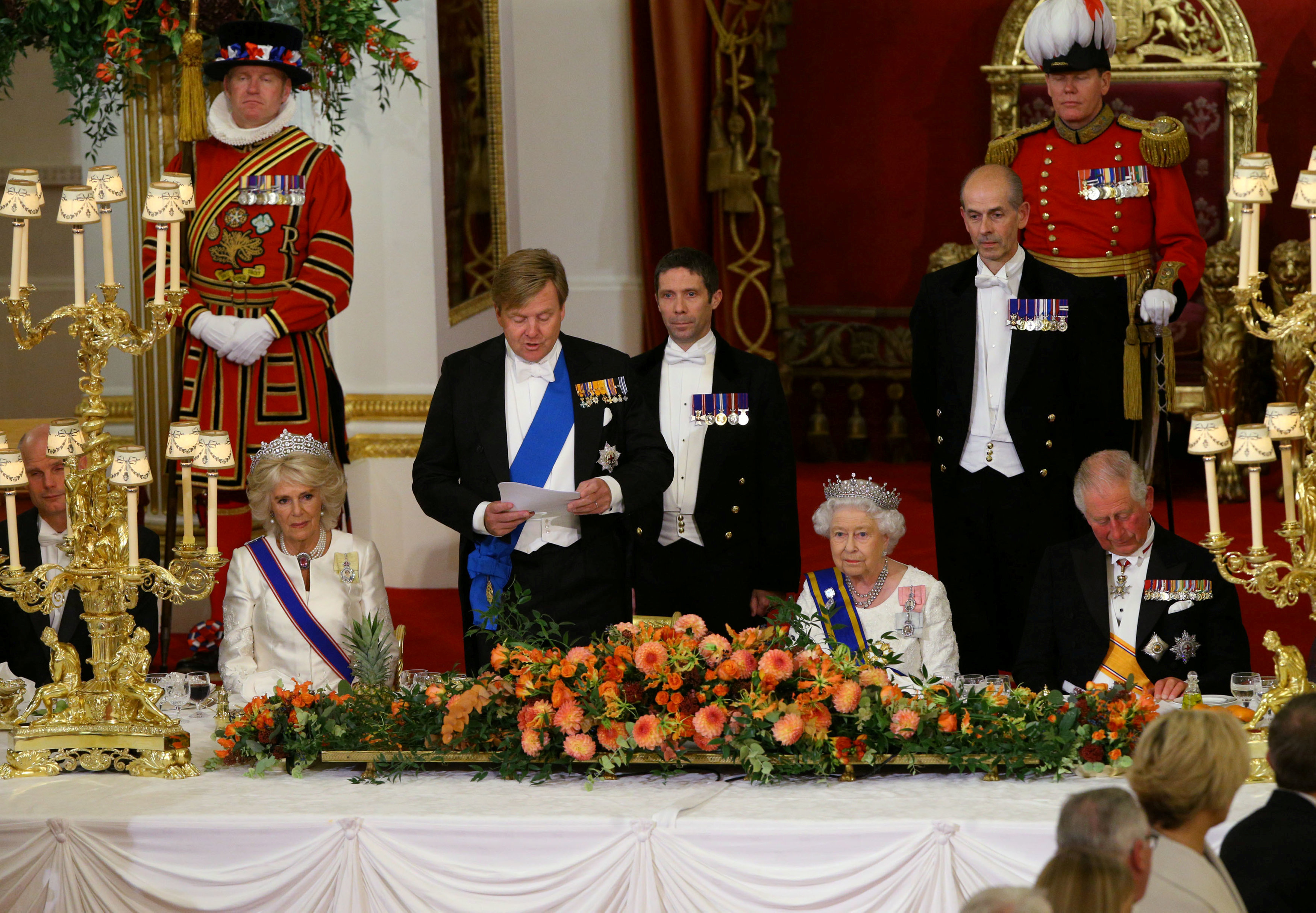 ملك هولندا يلقى كلمة خلال حفل الاستقبال