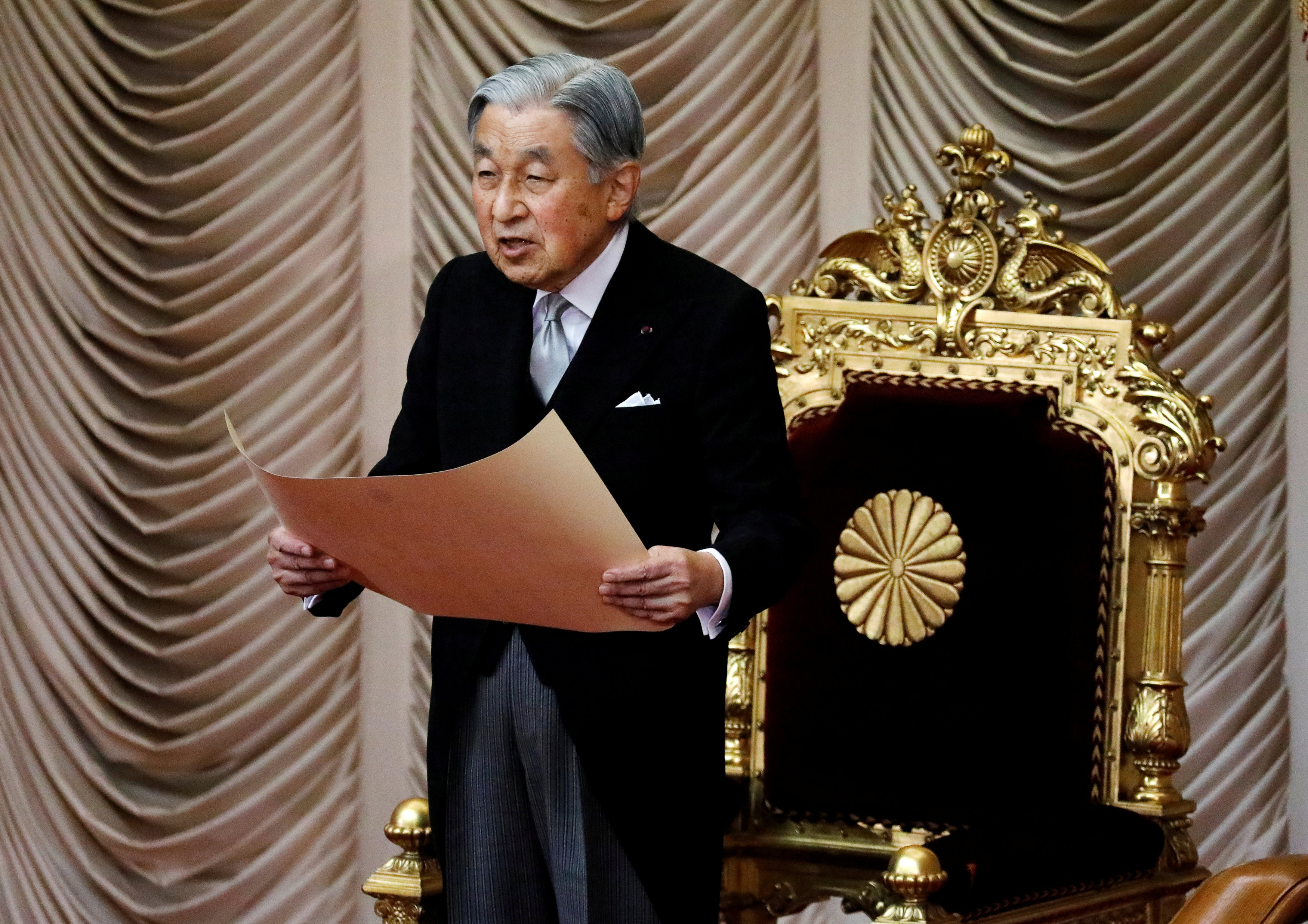 امبراطور اليابان يعلن افتتاح الدور البرلمانية الجديدة
