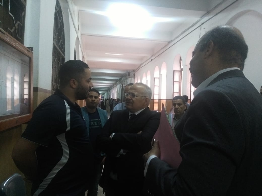 رئيس جامعة القاهرة يتفقد قصر العينى  (2)