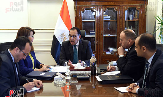اجتماع رئيس الوزراء مع وزيرة التضامن  (3)