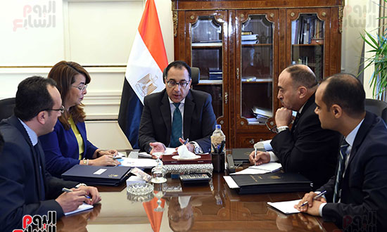 اجتماع رئيس الوزراء مع وزيرة التضامن  (2)